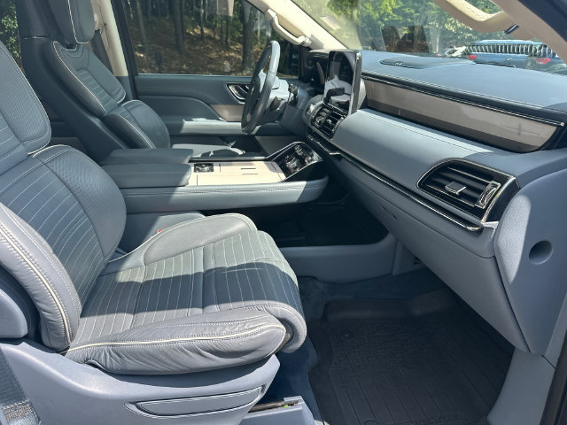Used 2021 Lincoln Navigator Black Label w/ Cargo Convenience Package AWD/4WD image 18