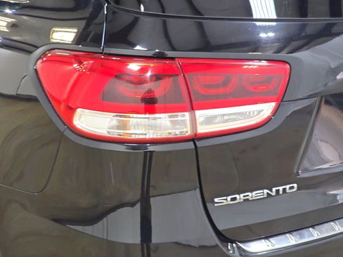 Used 2016 Kia Sorento SX FWD image 31
