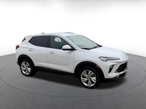 Used 2025 Buick Encore GX Preferred AWD/4WD image 2