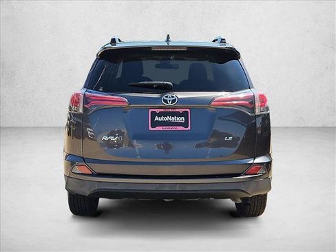 Used 2018 Toyota RAV4 LE FWD image 6