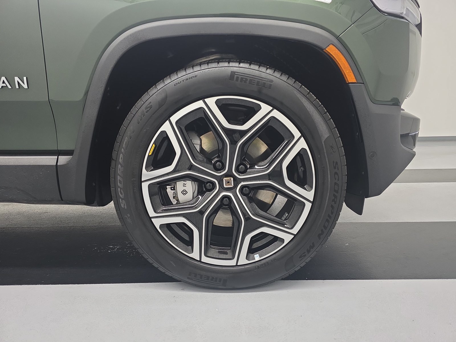 Used 2025 Rivian R1S Adventure Dual AWD/4WD image 11