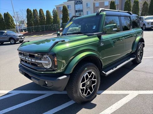 Used 2025 Ford Bronco Outer Banks AWD/4WD image 3