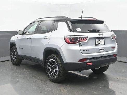 Used 2024 Jeep Compass Trailhawk w/ Sun and Sound Group AWD/4WD image 4