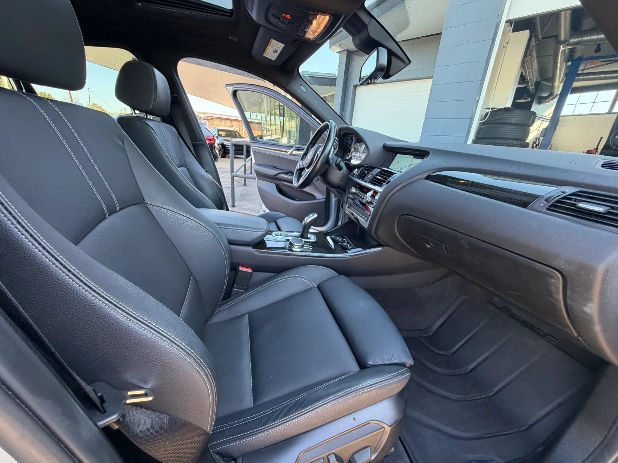 Used 2017 BMW X4 xDrive28i w/ Premium Package Enhanced AWD/4WD image 19