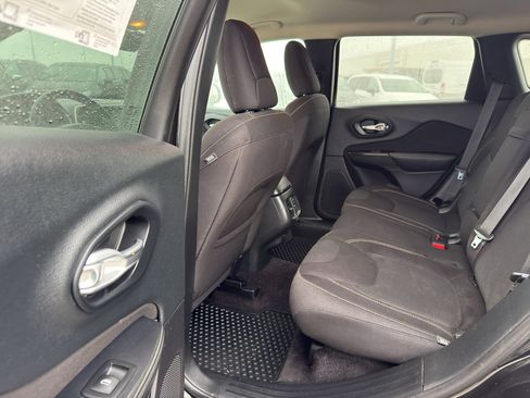 Used 2016 Jeep Cherokee Latitude w/ Comfort/Convenience Group image 30