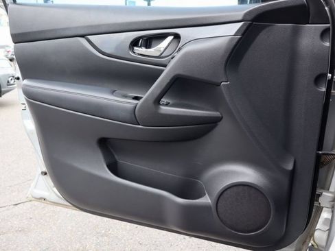 Used 2018 Nissan Rogue S AWD/4WD image 26