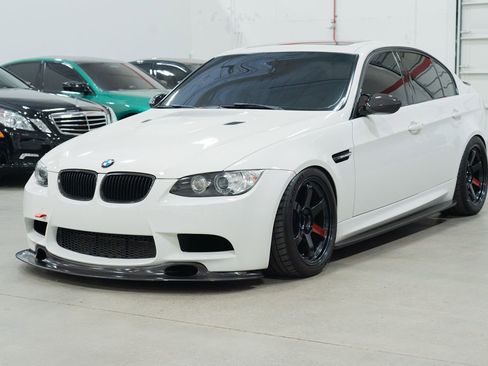 Used 2011 BMW M3 image 3