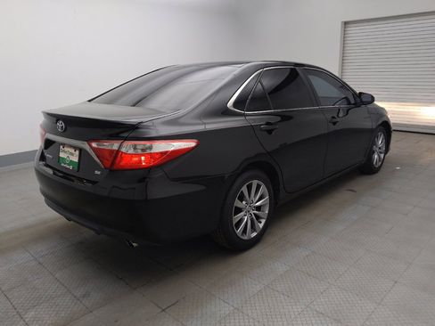 Used 2017 Toyota Camry SE w/ Moonroof Package FWD image 9