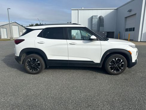 Used 2023 Chevrolet TrailBlazer LT FWD image 2