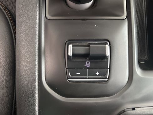 Used 2024 GMC Sierra 1500 AT4 w/ Technology Package image 33