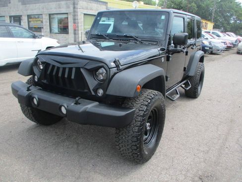 Used 2017 Jeep Wrangler Unlimited Sport w/ Quick Order Package 24S AWD/4WD image 3