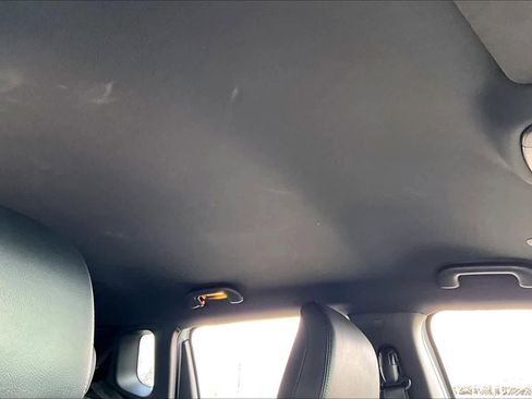 Used 2025 Jeep Compass Latitude image 14