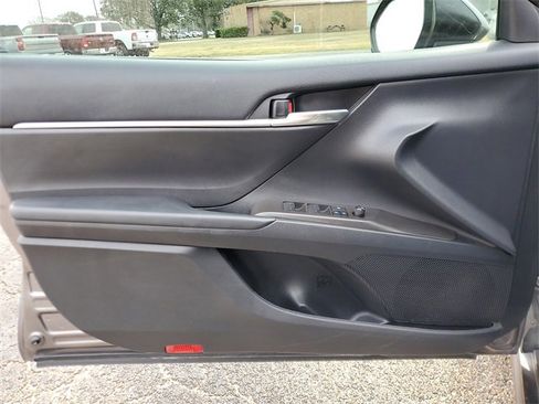 Used 2021 Toyota Camry SE w/ Carpet Mat Package (TMS) image 14