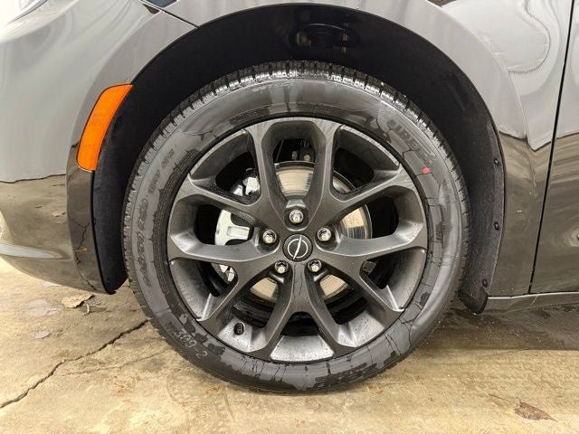 New 2026 Chrysler Pacifica Select w/ S Appearance Package FWD image 29