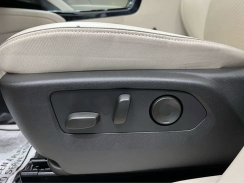 Used 2022 Buick Envision Essence w/ Technology Package I image 18