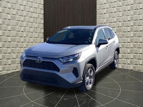 Used 2025 Toyota RAV4 XLE AWD/4WD image 11