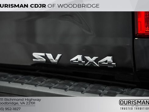 Used 2021 Nissan Titan SV w/ SV Convenience Package image 9