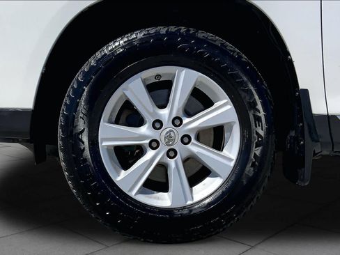 Used 2012 Toyota Highlander FWD w/ Tech Pkg image 10