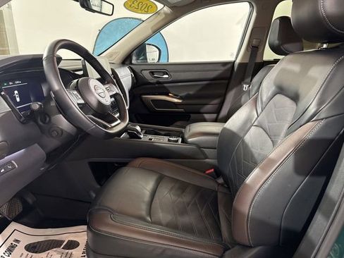 Used 2023 Nissan Pathfinder Platinum AWD/4WD image 18