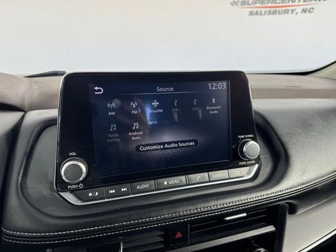 Used 2023 Nissan Rogue SV image 14