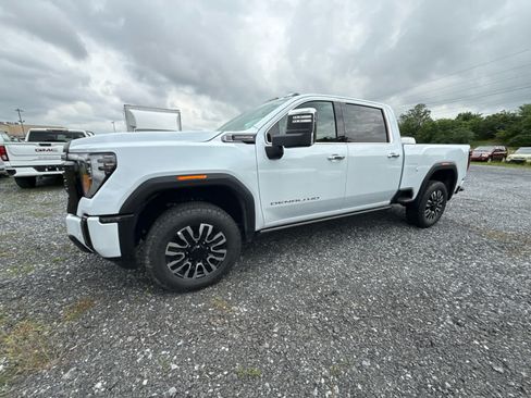 New 2026 GMC Sierra 2500 Denali Ultimate AWD/4WD image 3