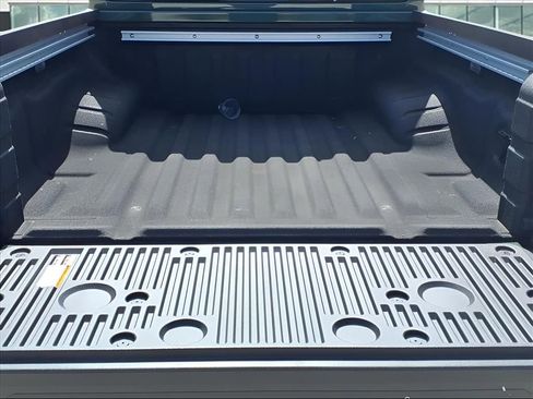 New 2026 Nissan Frontier PRO-4X w/ Pro-4x Convenience Package image 8