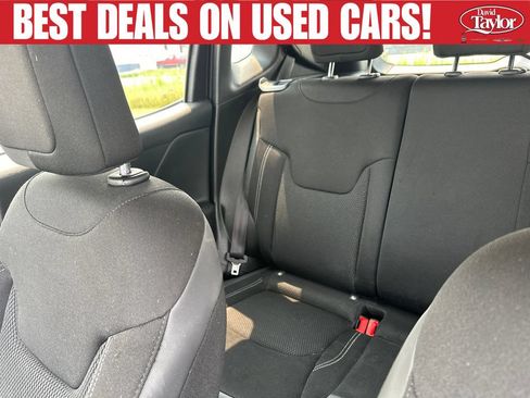Used 2023 Jeep Renegade Altitude AWD/4WD image 15