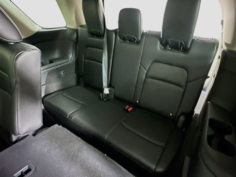 Used 2023 Nissan Pathfinder SL w/ Black Appearance Package AWD/4WD image 29