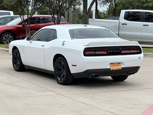 Used 2018 Dodge Challenger SXT RWD image 4