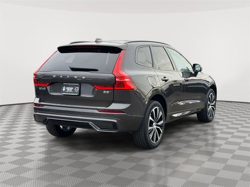 Certified 2023 Volvo XC60 B5 Plus w/ Climate Package image 4