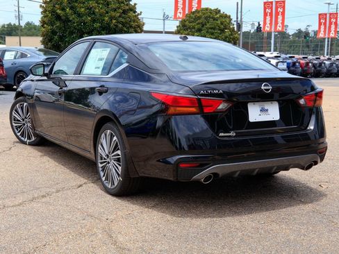 New 2026 Nissan Altima 2.5 SV FWD image 2