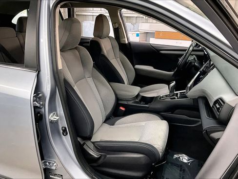 Used 2022 Subaru Outback Premium image 9