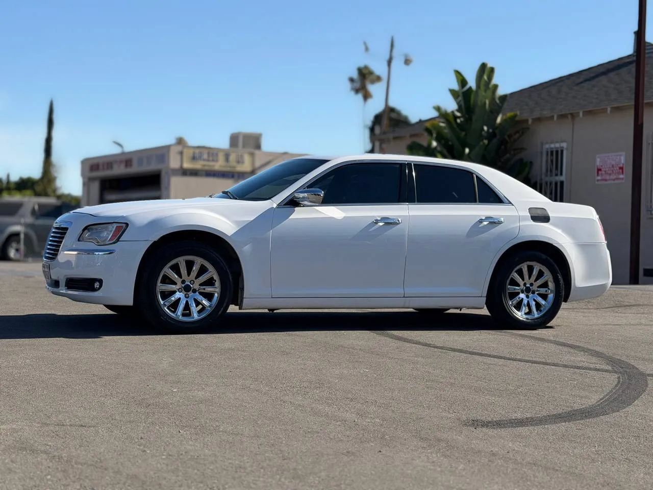 Used 2012 Chrysler 300 Limited RWD image 5