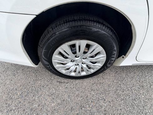 Used 2012 Toyota Camry LE FWD image 29
