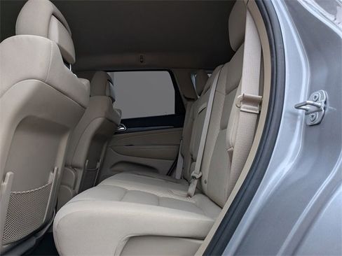 Used 2019 Jeep Grand Cherokee Laredo image 14