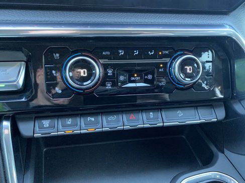 Used 2025 GMC Sierra 2500 Denali w/ Denali Reserve Package AWD/4WD image 19