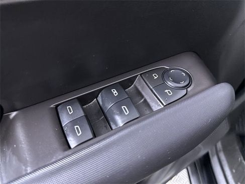 Used 2024 Chevrolet Colorado Z71 w/ Z71 Convenience Package 2 image 24