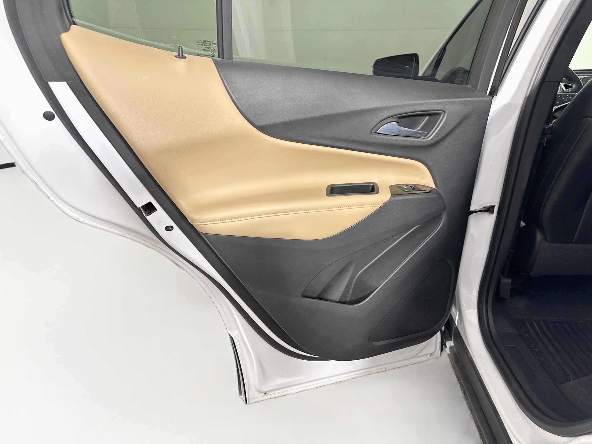 Used 2024 Chevrolet Equinox Premier FWD image 27