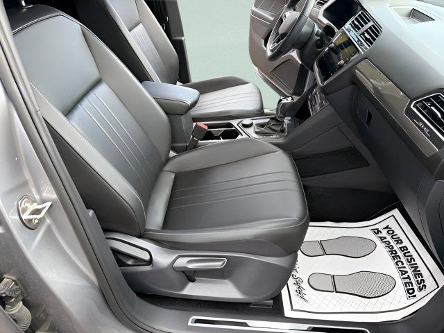 Certified 2024 Volkswagen Tiguan SE R-Line AWD/4WD image 27