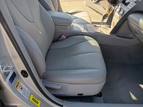 Used 2011 Toyota Camry XLE image 18