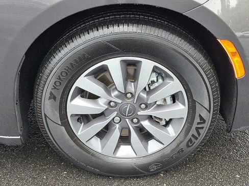 Used 2023 Chrysler Pacifica Touring-L FWD image 8