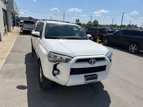 Used 2019 Toyota 4Runner SR5 AWD/4WD image 22
