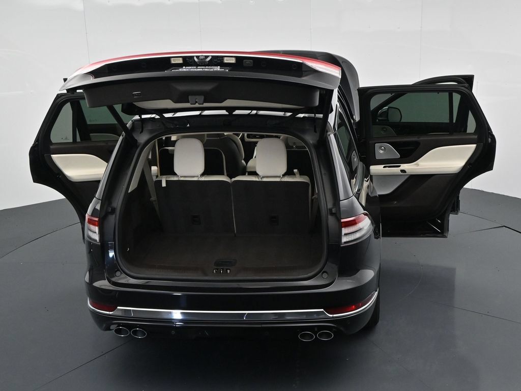 Used 2021 Lincoln Aviator Black Label w/ Class IV Trailer Tow Package AWD/4WD image 17
