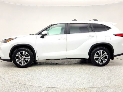 Used 2023 Toyota Highlander XLE image 8