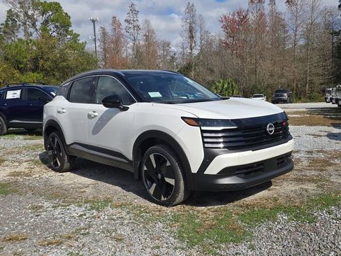 New 2026 Nissan Kicks SR image 2