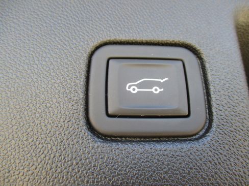 Used 2023 Chevrolet Equinox LT image 37