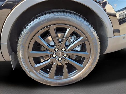 Certified 2021 Lincoln Nautilus Reserve w/ Equipment Group 201A image 18