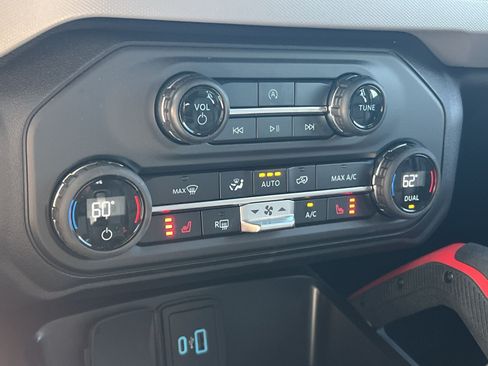 Used 2024 Ford Bronco Black Diamond AWD/4WD image 21