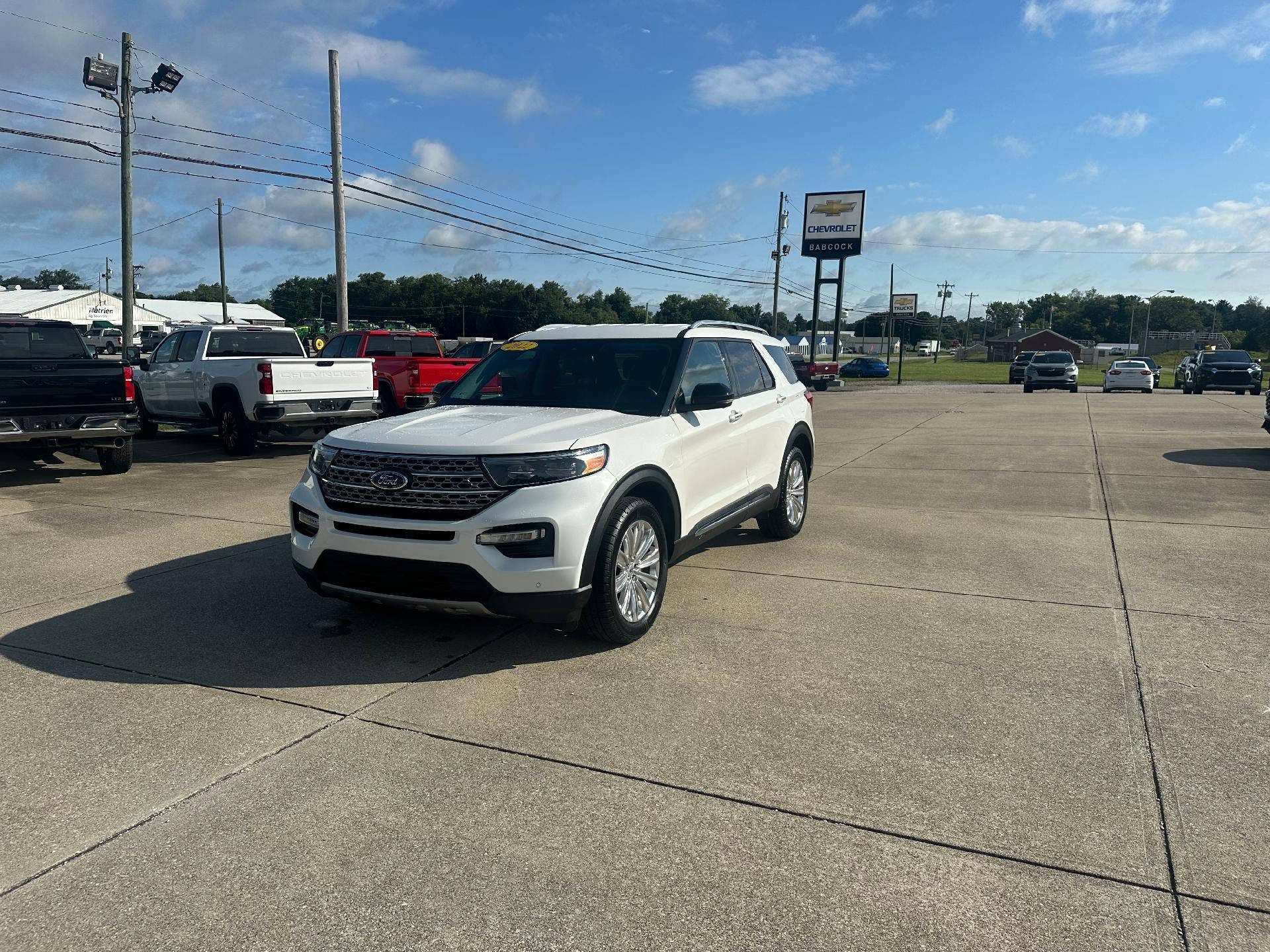 Used 2022 Ford Explorer Limited w/ Equipment Group 301A AWD/4WD image 3