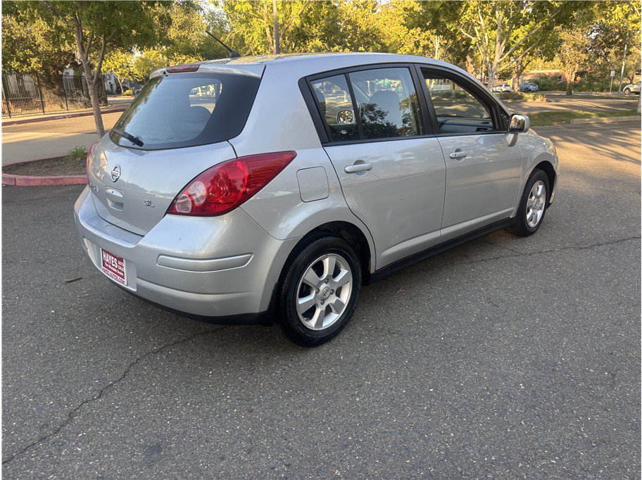 Used 2008 Nissan Versa Hatchback w/ Convenience Pkg FWD image 6